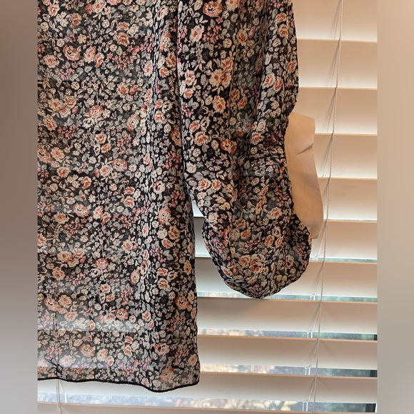 Half Sleeve Flowered Blouse - Picture 5 of 6